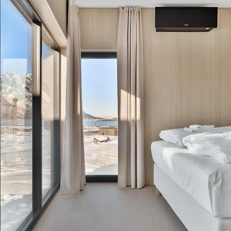 Lyngvaer Sunset Lodge - Jacuzzi & Sauna - No 20